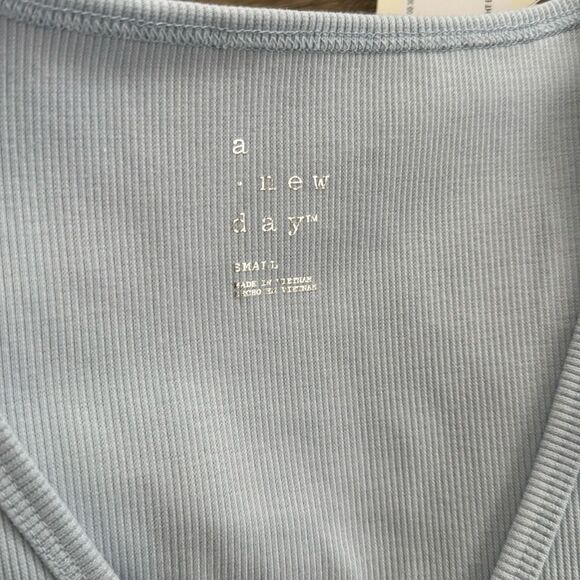 Light blue Ribbed Bodysuit with V-Neck and Snap Closure A new Day S - Picture 3 of 4